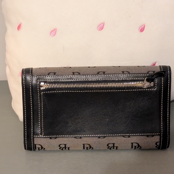 Dooney And Bourke Monogram Wallet - Picture 3 of 4